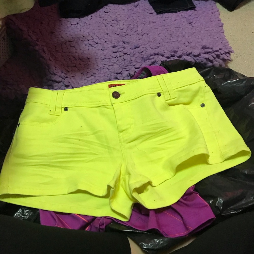 Shorts - Picture 2 of 3